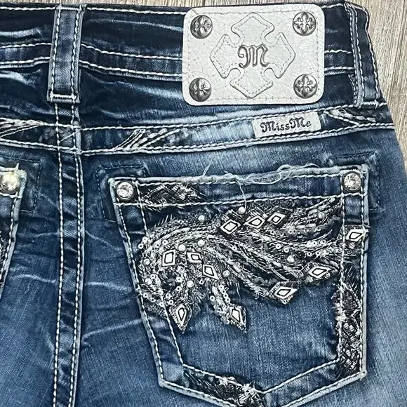 Miss Me Y2K Mid Rise Distressed Bling Wings Embroidered Shorts 25 Thick Stitch - Picture 4 of 9